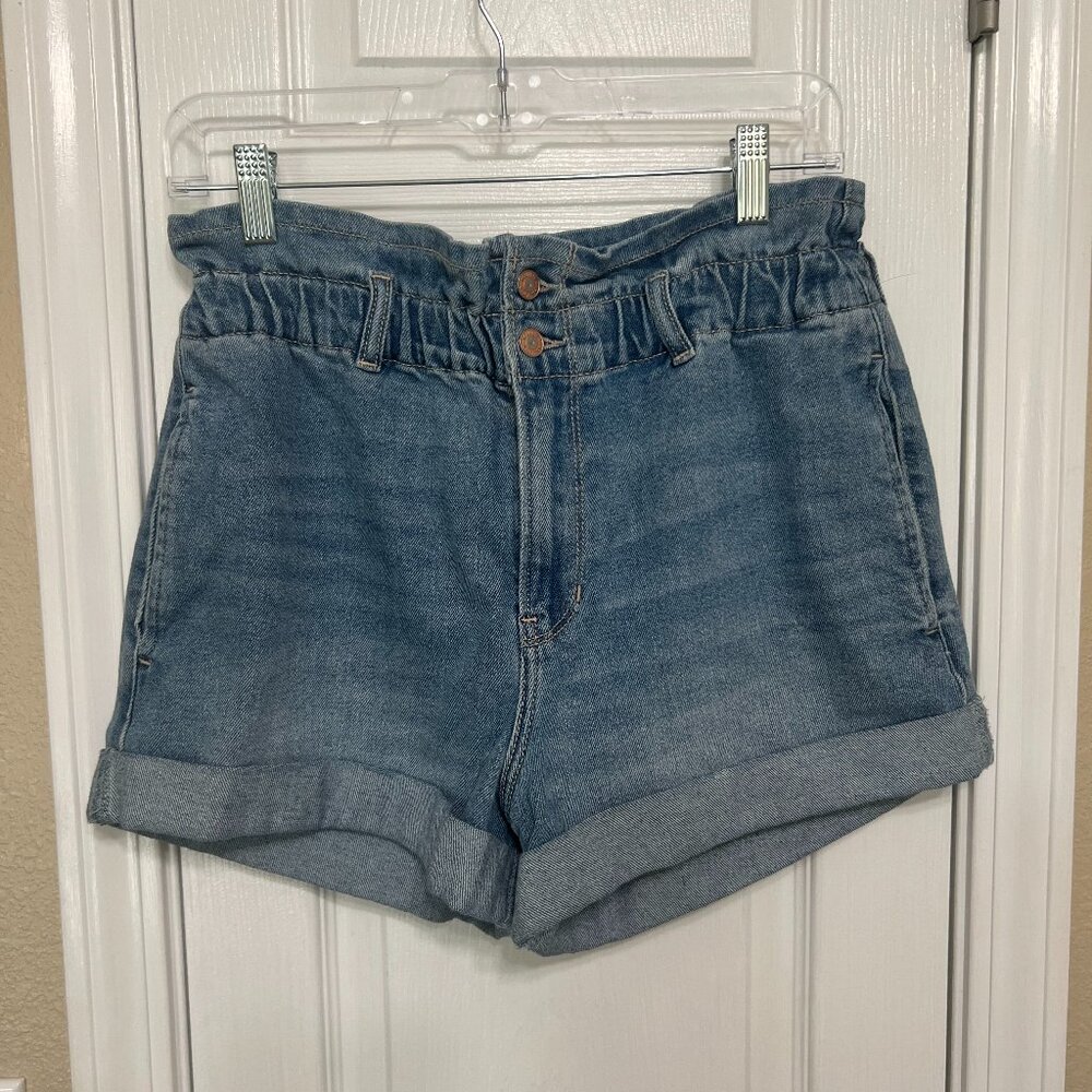 Hollister Ultra High--Rise Mom jean shorts, size 11